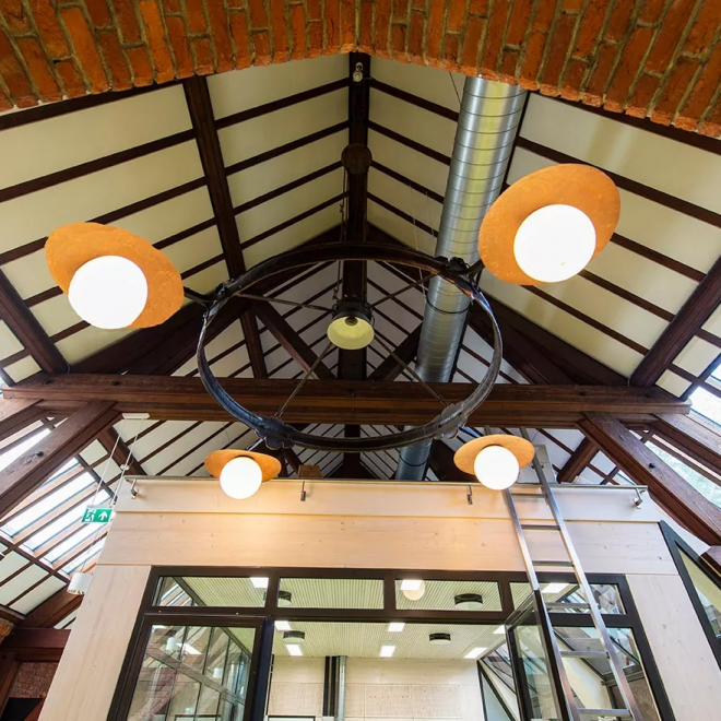 Onderwijs in een kerkgebouw Esbeek: hier kan de gebouwde omgeving nog van leren Onderwijs in een kerkgebouw Esbeek: hier kan de gebouwde omgeving nog van leren